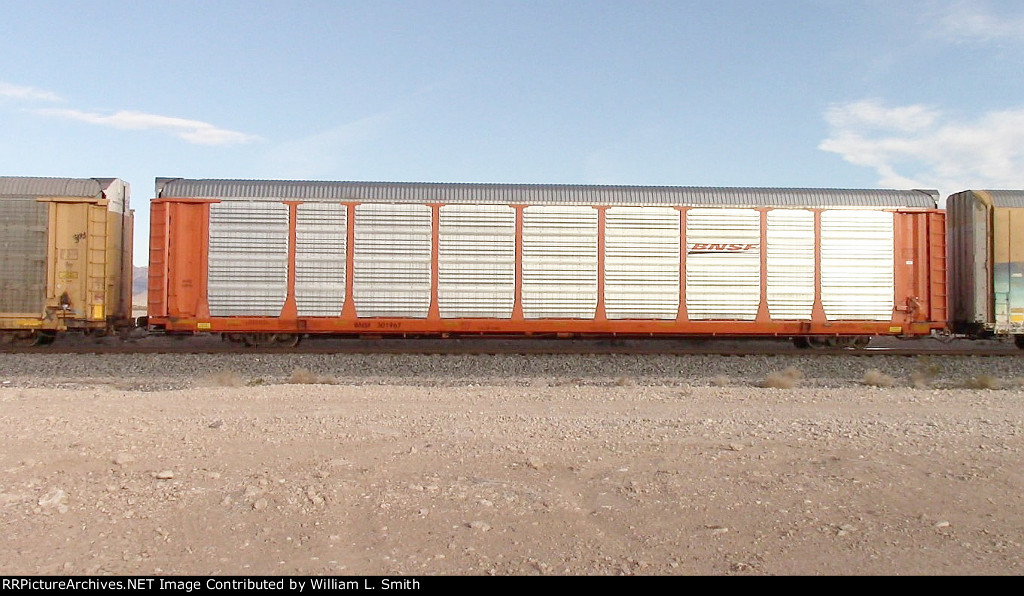 WB Unit Vehicular Flat Car Frt at Erie NV -6